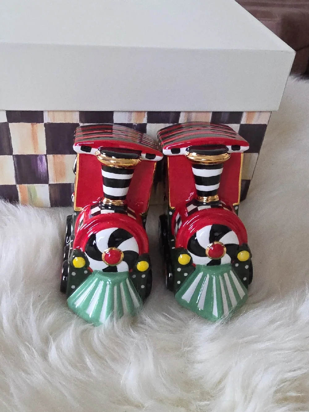 Adorable NWT IOB MacKenzie-Childs Christmas Train Salt & Pepper Set 💚🎄🎅🚄❤️